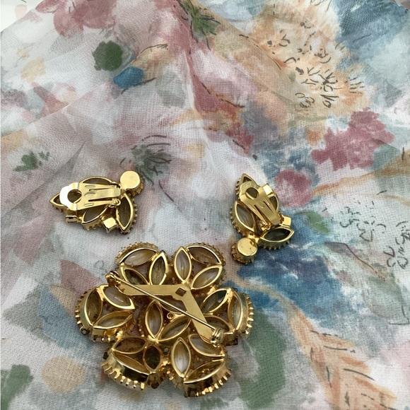 Vintage Juliana Amber Dog toothed Brooch and Clip earrings - Picture 4 of 4